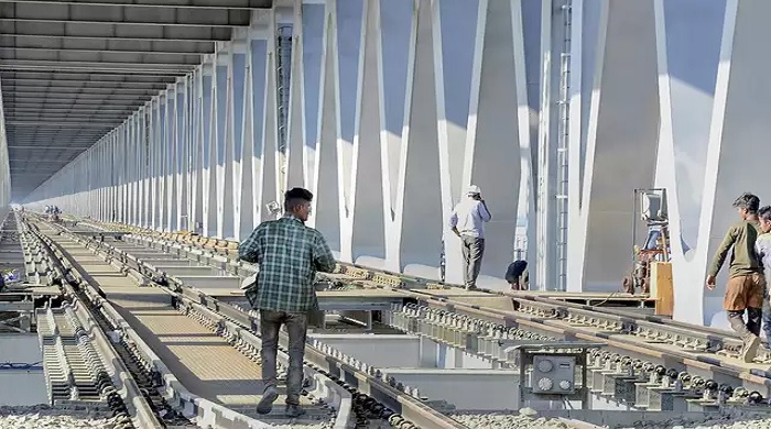 17 साल बाद कोसी नदी पर बनकर तैयार हुआ 2 किमी लंबा रेल पुल