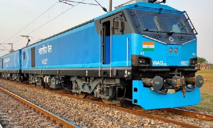 बिहार की पटरी पर दौड़ने लगी दुनिया की पहली High capacity engine ट्रेन