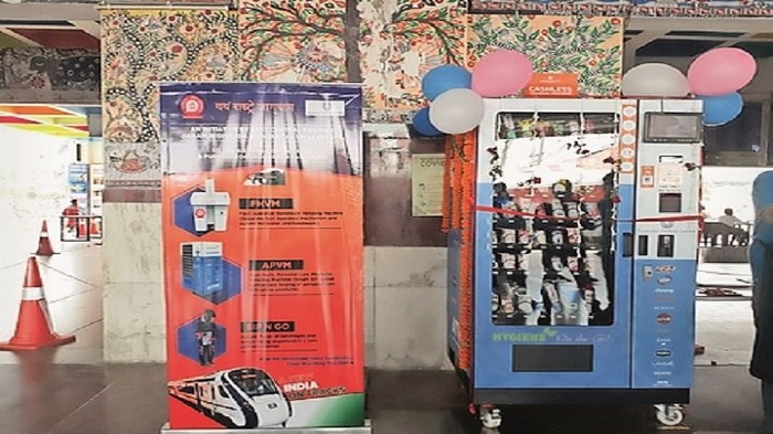पटना जंक्शन पर लगी मशीन, वेंडिंग मशीन से टूथपेस्ट-ब्रश व साबुन-सर्फ खरीद सकेंगे यात्री