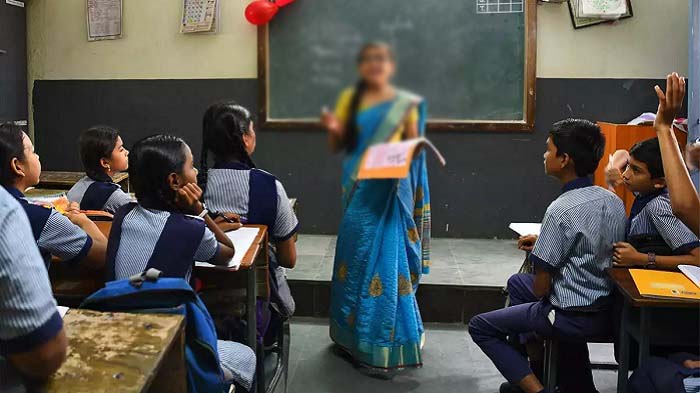 बिहार सरकार का कड़ा फैसला- प्रमाण पत्र नहीं देने वाले 54 हजार शिक्षक होंगे बर्खास्त