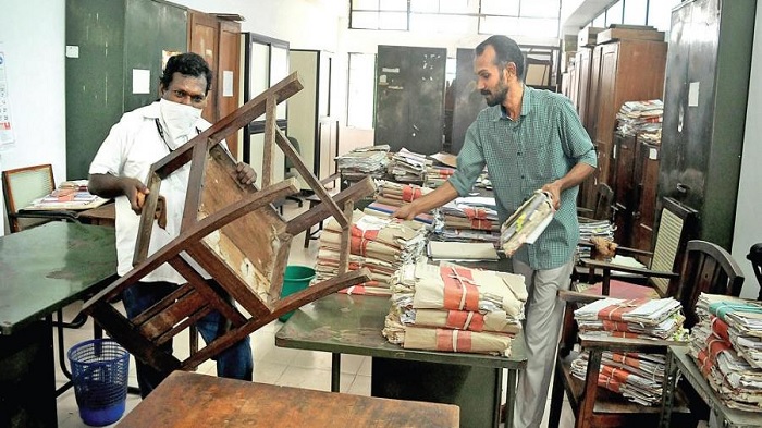 लेट लतीफी व काम टालने के लिए बदनाम हैं बेचारे बाबू, आइएएस अधिकारी भी कहां हैं पीछे ?