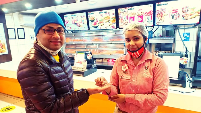 पूर्णिया के डीएम साहब KFC में खो आए थे सगाई की अंगूठी, ऐसे मिली वापस