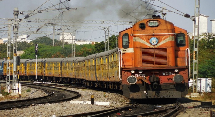 पटना जंक्‍शन पर रेलवे का बड़ा कारनामा, टिकट लेकर भी ट्रेन नहीं पकड़ पाए 200 से अधिक यात्री