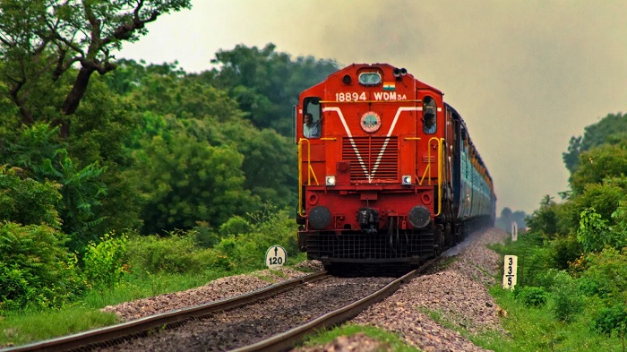 होली से पहले रेलवे का बड़ा एलान, UP-बिहार के यात्रियों के लिए खुशखबरी