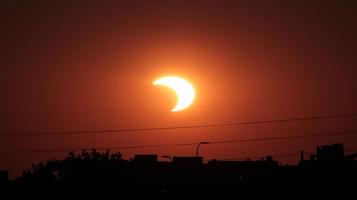 साल का पहला सूर्य ग्रहण कल, जानिए इसकी धार्मिक कहानी